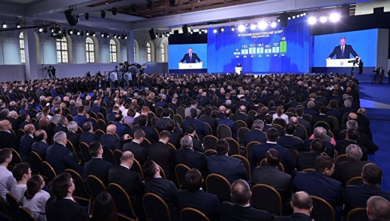 Путин призвал сократить количество выездных проверок бизнеса