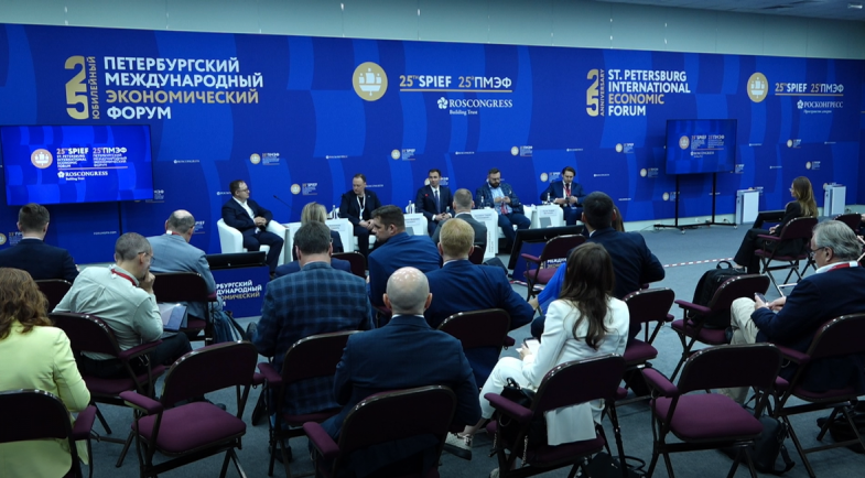 100 авторов «Сильных идей для нового времени» презентовали свои решения потенциальным партнерам на ПМЭФ-2022